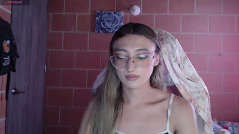 Snapshot of andrea_camila chatting on October 14, 5:47 pm Andrea  online show from October 14, 5:47 pm