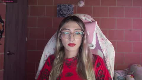 Snapshot of andrea_camila chatting on October 30, 6:41 pm Andrea  online show from October 30, 6:41 pm