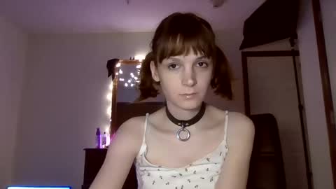 Snapshot of andrea_davenport chatting on December 14, 3:40 am andrea online show from December 14, 3:40 am