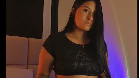 Snapshot of andrea_gomes_ chatting on January 17, 4:28 am andrea online show from January 17, 4:28 am