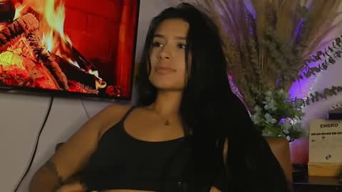 Snapshot of andrea_gomes_ chatting on February 5, 6:35 am andrea online show from February 5, 6:35 am