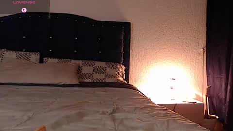 Snapshot of andrea_gomes_ chatting on October 16, 6:03 am andrea online show from October 16, 6:03 am