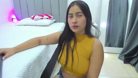 Snapshot of andrea_osorio_ chatting on January 23, 12:52 pm Andrea online show from January 23, 12:52 pm