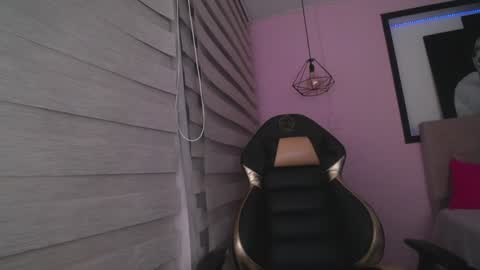 Snapshot of andrea_ramoss_ chatting on December 3, 9:00 am Andrea Ramos online show from December 3, 9:00 am