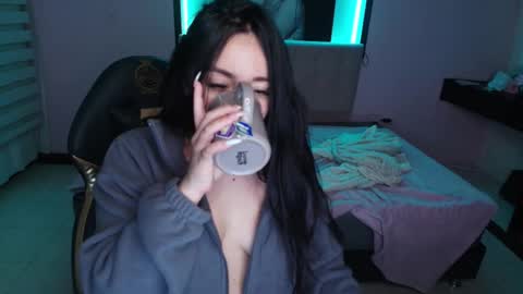 Snapshot of andrea_ramoss_ chatting on February 19, 8:22 am Andrea Ramos online show from February 19, 8:22 am