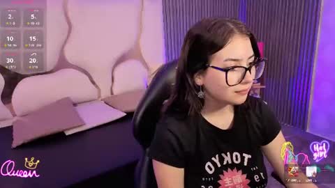 andrea_tay1 online show from June 19, 7:06 pm