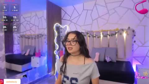 Snapshot of andrea_tay1 chatting on July 23, 7:12 pm andrea_tay1 online show from July 23, 7:12 pm