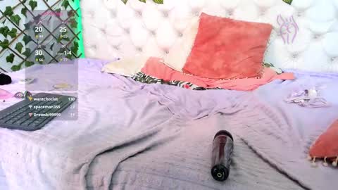 Naomi Andrea Daviss online show from December 31, 2:36 pm