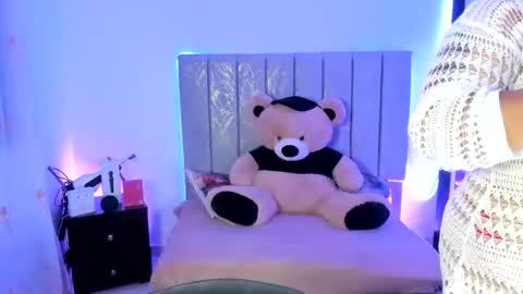 andreaakinky online show from November 7, 8:36 am