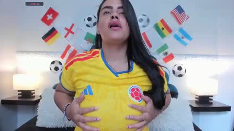 andreahgil online show from June 17, 3:24 pm