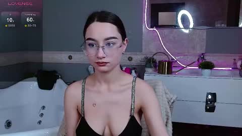 Snapshot of andreajohnsons chatting on May 15, 8:32 am andreajohnsons online show from May 15, 8:32 am