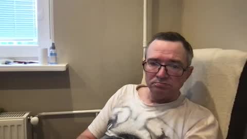 Snapshot of andreass60 chatting on February 17, 7:26 am andreass60 online show from February 17, 7:26 am