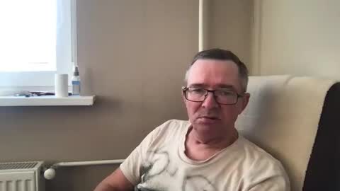 Snapshot of andreass60 chatting on February 18, 6:59 am andreass60 online show from February 18, 6:59 am