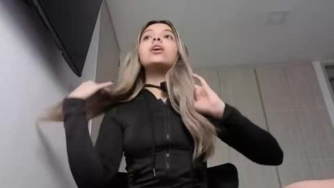 andreau 19 online show from April 15, 3:19 pm