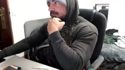 Snapshot of andrecampos87 chatting on December 17, 10:27 pm Instagram online show from December 17, 10:27 pm