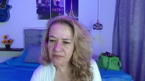 Snapshot of andreea_xx chatting on February 15, 1:41 pm andreea_xx online show from February 15, 1:41 pm