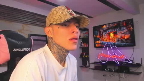 andrees_s online show from November 23, 7:46 pm