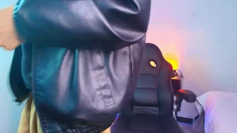 andreew_style_ online show from March 23, 6:56 pm