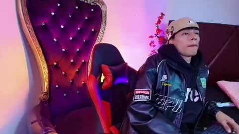 andreew_style_ online show from March 27, 8:08 pm