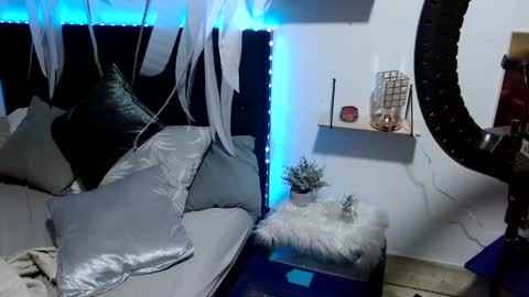 Snapshot of andreewwolffman chatting on December 6, 8:26 am Andrew online show from December 6, 8:26 am