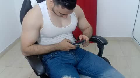 Snapshot of andres180950734 chatting on September 15, 10:54 pm andres180950734 online show from September 15, 10:54 pm