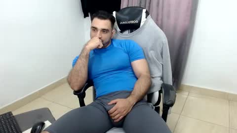 andres180950734 online show from June 27, 12:22 pm