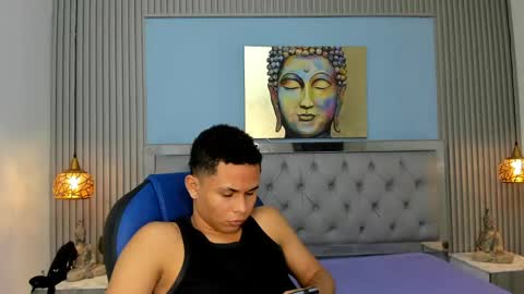 Snapshot of andres1_8 chatting on April 17, 4:26 am IM ANDRES online show from April 17, 4:26 am