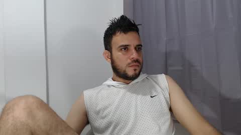 Snapshot of andres_blanco_ chatting on October 21, 9:10 am i am Andres online show from October 21, 9:10 am