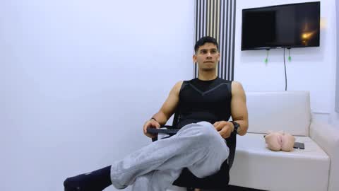 andres_stud online show from February 7, 5:22 am