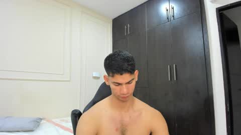 andres_stud online show from April 8, 6:13 am