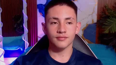 Snapshot of andres_tay chatting on April 19, 2:44 am andres_tay online show from April 19, 2:44 am