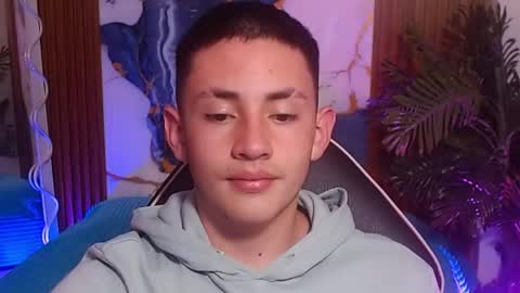 Snapshot of andres_tay chatting on April 22, 2:25 am andres_tay online show from April 22, 2:25 am