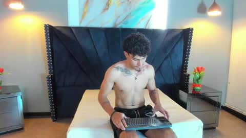 Snapshot of andres_vnk chatting on October 27, 7:18 pm Andres online show from October 27, 7:18 pm