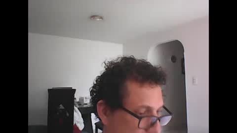 andresfloga online show from November 3, 5:25 pm