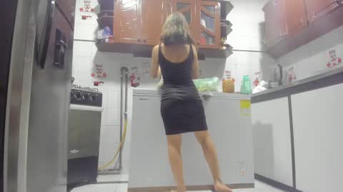 Snapshot of andresgiraldo1 chatting on December 11, 1:37 am Isa --------- online show from December 11, 1:37 am