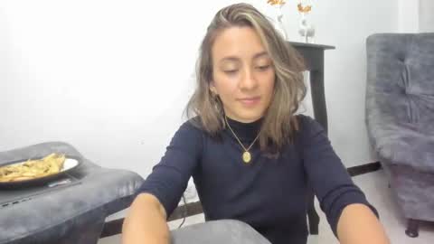 Snapshot of andresgiraldo1 chatting on December 20, 2:52 am Isa --------- online show from December 20, 2:52 am