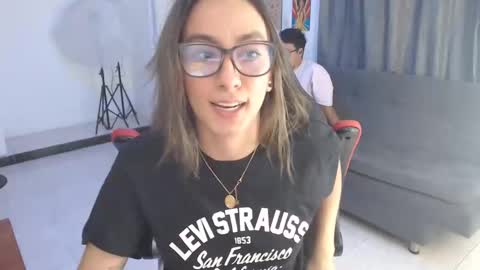 Snapshot of andresgiraldo1 chatting on September 21, 12:23 am Isa --------- online show from September 21, 12:23 am