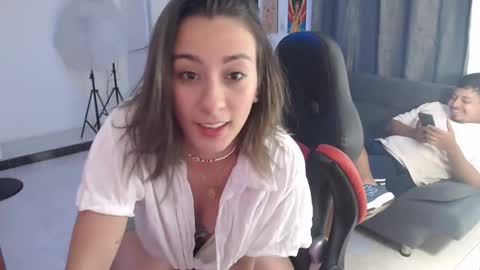 Snapshot of andresgiraldo1 chatting on October 5, 12:53 am Isa --------- online show from October 5, 12:53 am