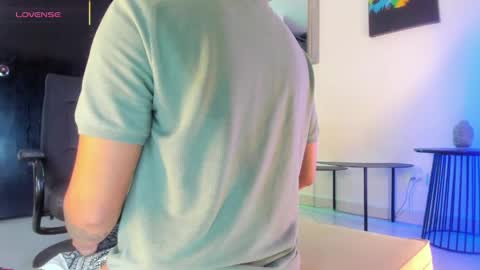 Snapshot of andresmer_ chatting on June 7, 7:34 am Andres online show from June 7, 7:34 am