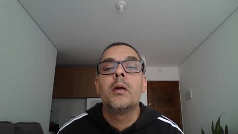 Snapshot of andresonmn chatting on March 2, 11:50 am andresonmn online show from March 2, 11:50 am