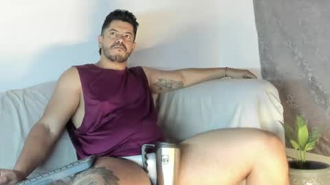 Snapshot of andressmith__ chatting on April 27, 7:28 am Andres online show from April 27, 7:28 am