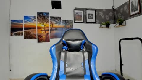 andrew_2811 online show from January 12, 5:45 am