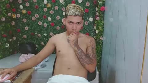 andrew_andy1 online show from January 18, 7:28 pm