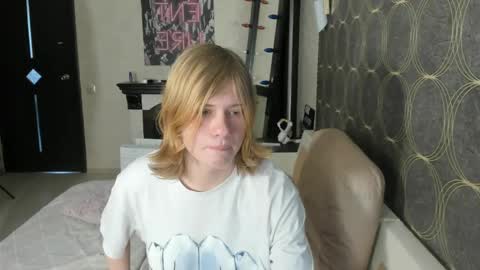 Snapshot of andrew_bolden chatting on April 26, 11:52 am Andrew online show from April 26, 11:52 am