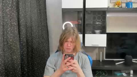 Snapshot of andrew_bolden chatting on May 3, 8:42 am Andrew online show from May 3, 8:42 am