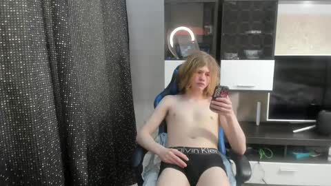 Snapshot of andrew_bolden chatting on May 4, 7:26 am Andrew online show from May 4, 7:26 am
