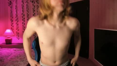 Snapshot of andrew_bolden chatting on May 28, 7:33 pm Andrew online show from May 28, 7:33 pm