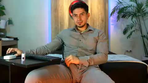 Snapshot of andrew_elliot chatting on July 16, 2:06 am Andrew online show from July 16, 2:06 am