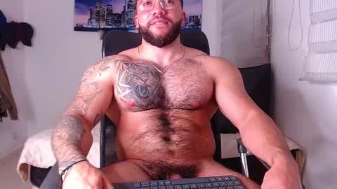 Snapshot of andrew_holden__ chatting on October 3, 1:02 am andrew_holden__ online show from October 3, 1:02 am