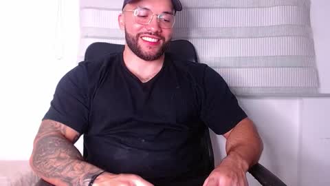 Snapshot of andrew_holden__ chatting on October 16, 12:33 am andrew_holden__ online show from October 16, 12:33 am